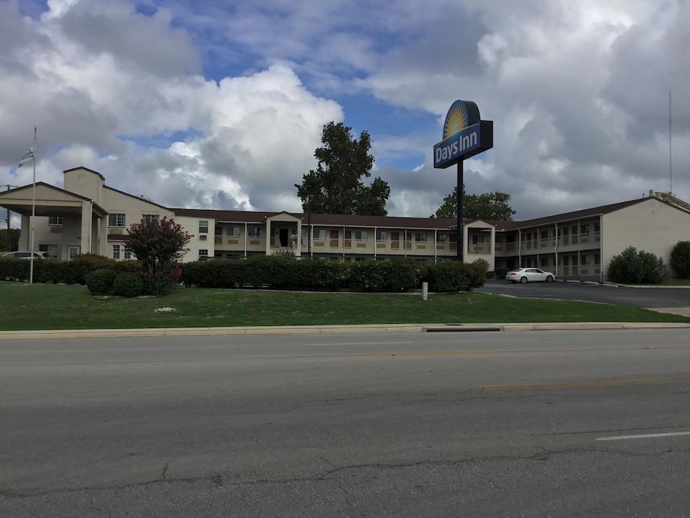 Days Inn By Wyndham Kerrville Dış mekan fotoğraf