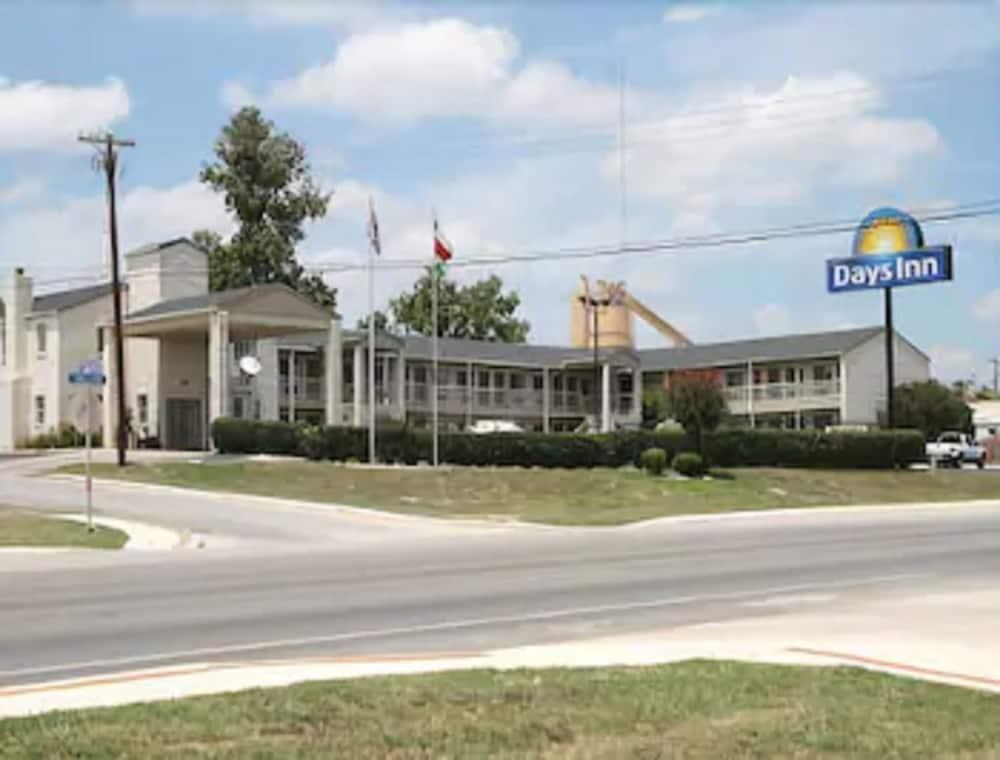 Days Inn By Wyndham Kerrville Dış mekan fotoğraf